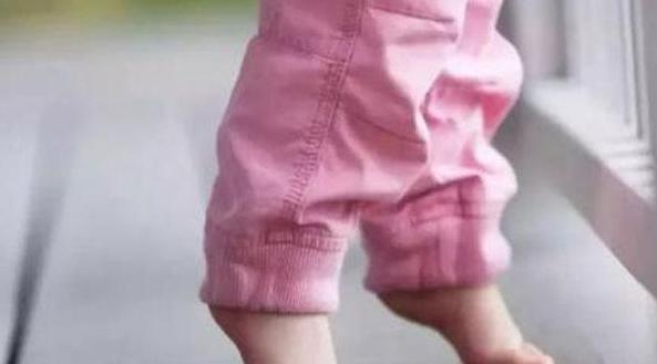 宝宝为什么总脱袜子,为什么宝宝爱脱袜子