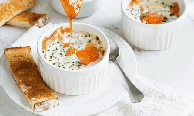 乘公交车可以用onthebus吗,在公交车上用in还是on视频讲解