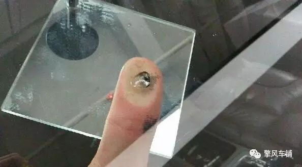 车玻璃从里面碎了是什么原因,车玻璃裂痕修复多少钱