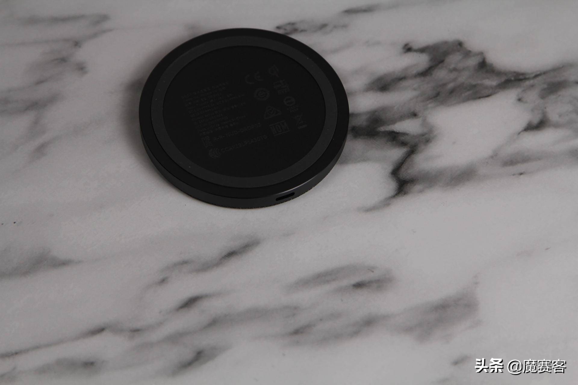 成年人的写字桌,成年人桌面书架