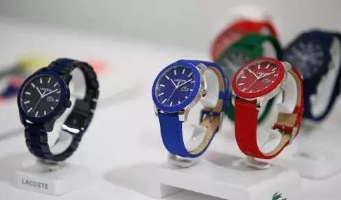 头朝右的鳄鱼，布局国内100多个城市，有300多加专卖店