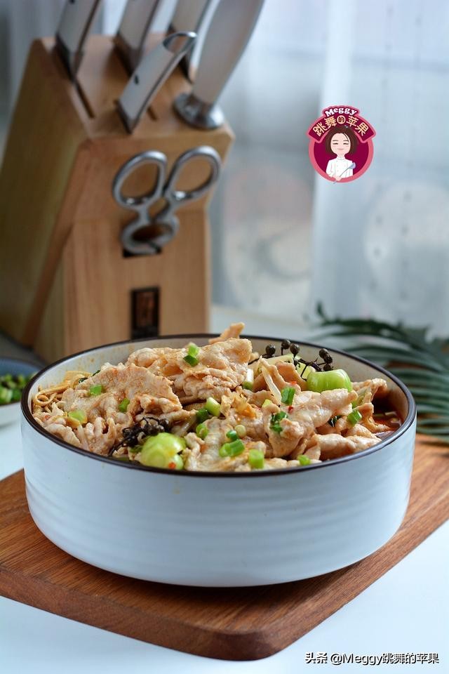 三伏天做水煮肉,一个小妙招,让你手工切出薄如蝉翼的完整肉片