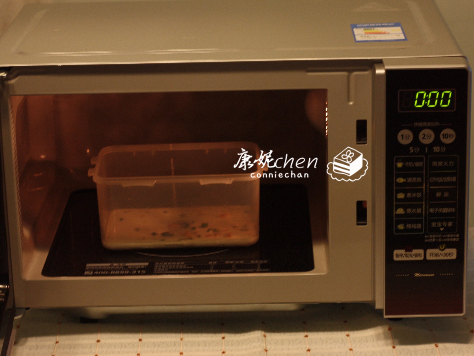 它用大米做的,做法简单,晶莹剔透,香滑可口,当早餐营养又好吃