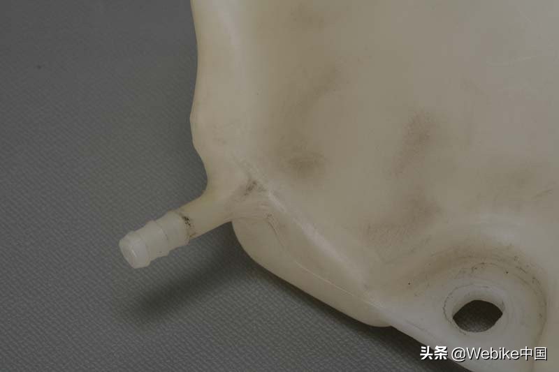 「Webike小学堂」零花费就能修好塑胶油桶的破裂？