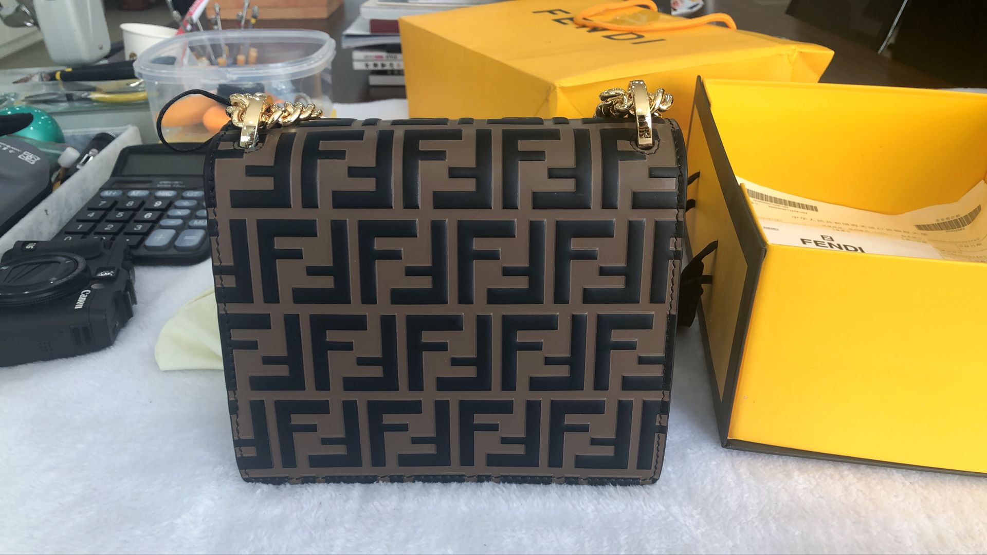 芬迪包真假鉴定新款,芬迪包包真假辨别