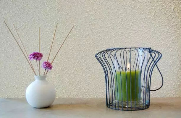 本是一名仓库管理员，硬是用一根蜡烛，支起了属于她的商业帝国