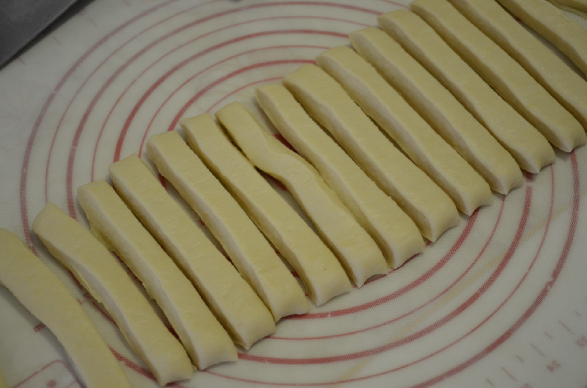 油条不打水线的技巧与配方,油条简单炸法