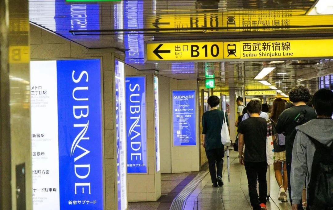 游客都去逛百货商店了，日本人自己去了这里