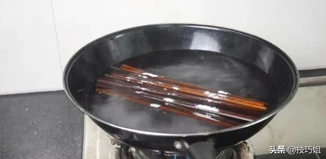 筷子发霉别乱扔简单处理一下,筷子发霉教你如何彻底清洗