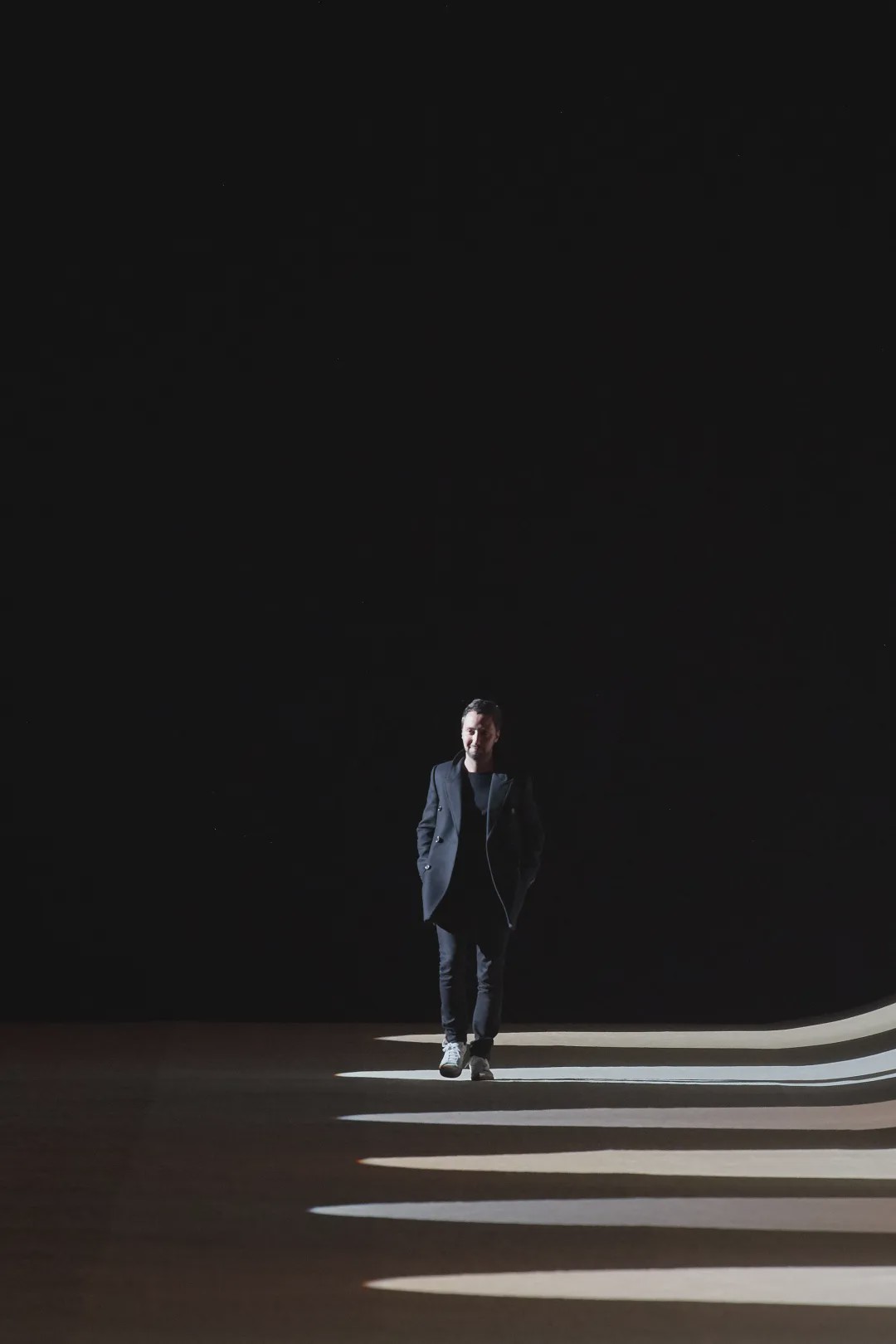 时装周看明星秀场,时装周走秀朋友圈背景