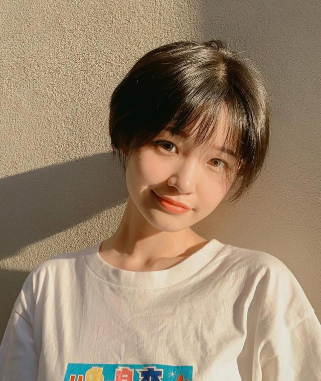 适合圆脸女生的日系短发发型流行,日系二次元短发烫发圆脸