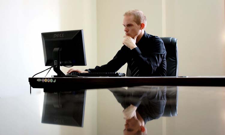 下属单位犯错大领导公开批评,下属犯错如何对待下属并面对上司