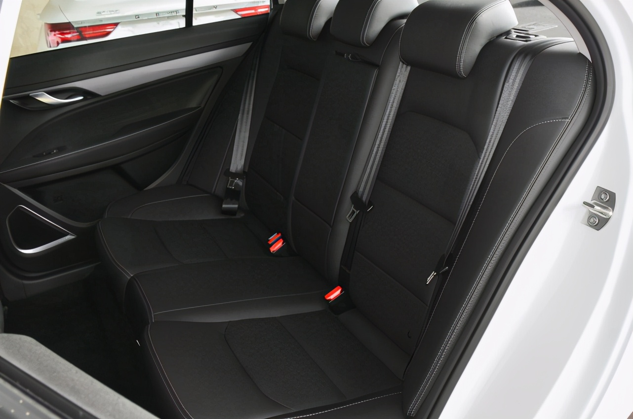 吉利帝豪1.4t油耗多少钱一公里,吉利帝豪油耗车评