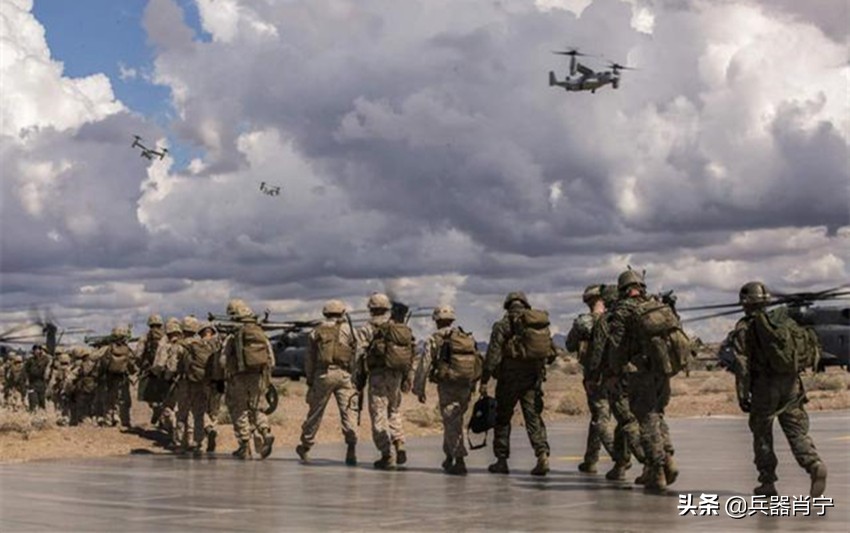 普京视察俄罗斯空降兵,普京表扬俄士兵视频