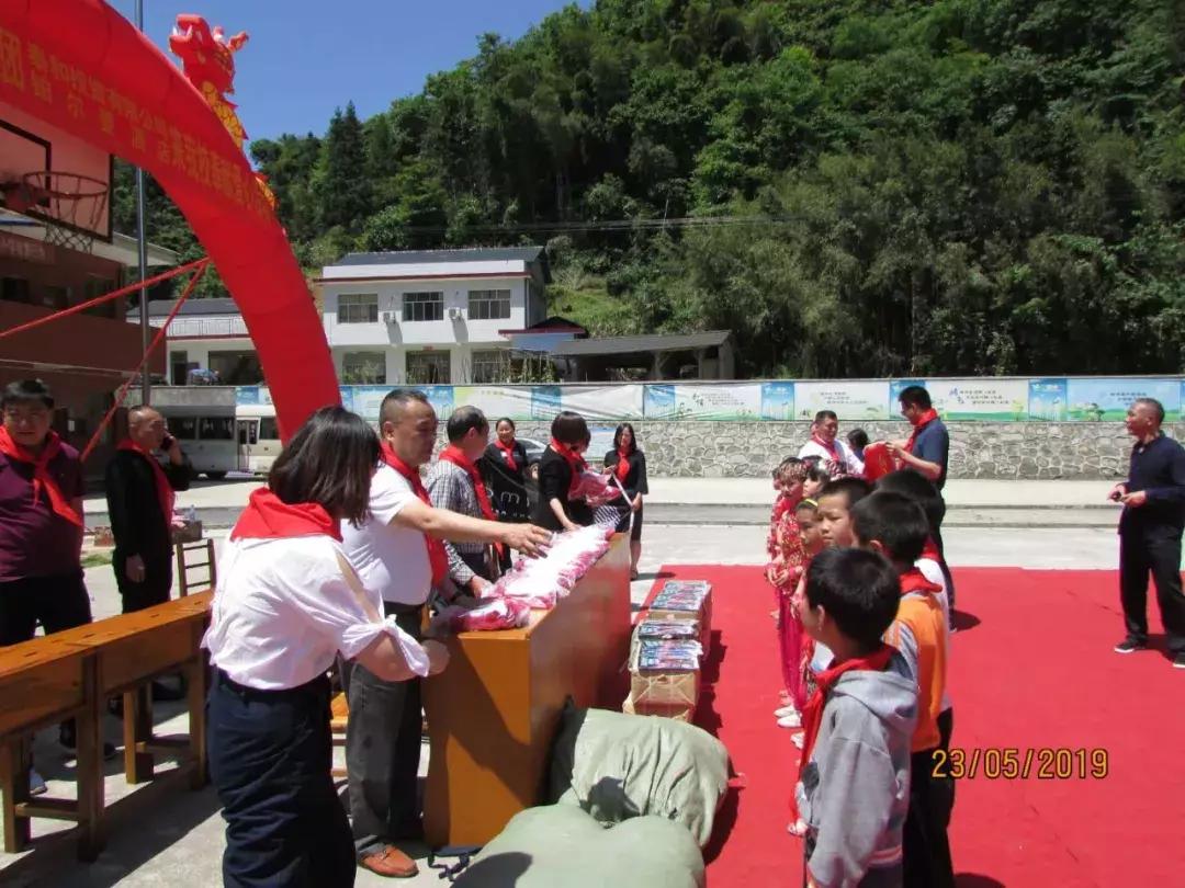 为梦想插上翅膀！京武集团六一儿童节前走进张家界鹏程希望小学