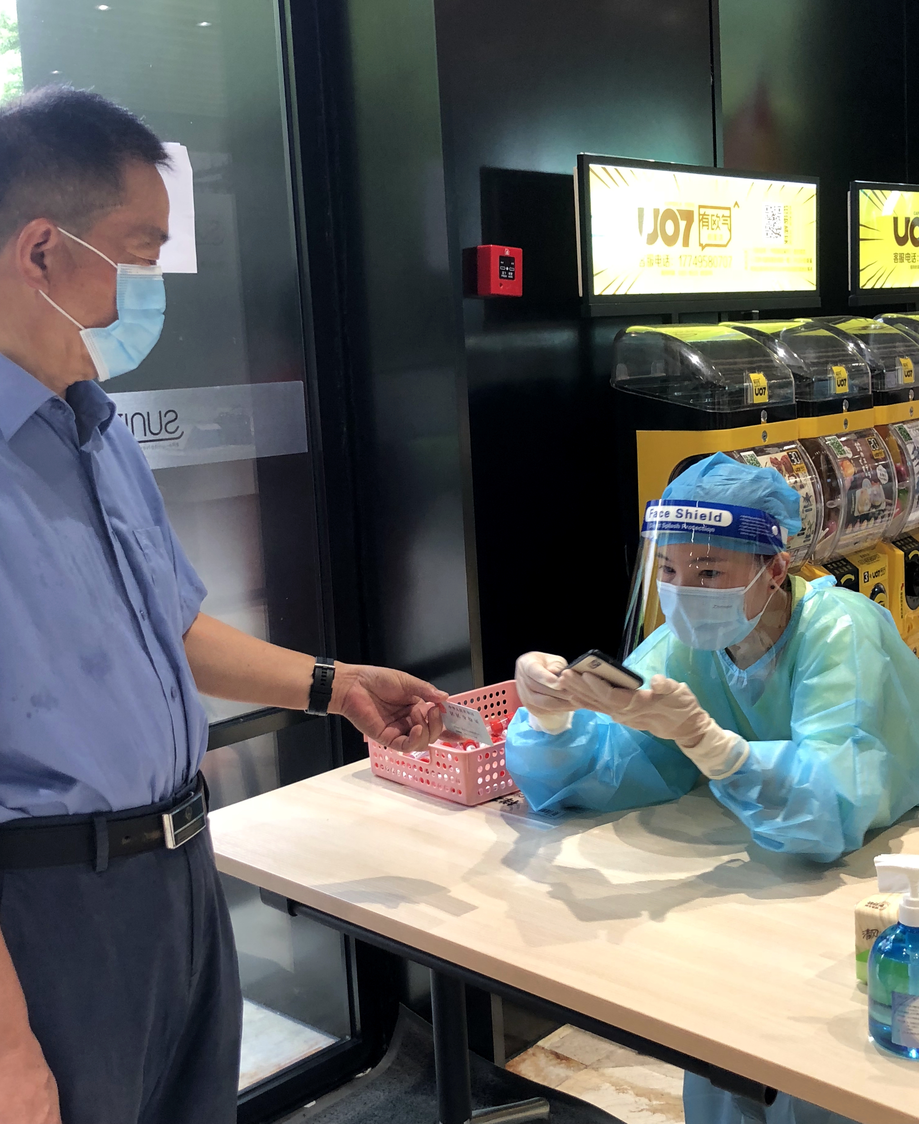 区街新闻|70多幅照片记录世茂滨江社区辖内志愿者,南京感谢你们