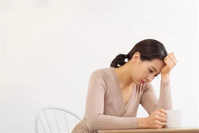 脸上褐斑越来越多怎么回事,脸上褐斑越来越多怎么解决