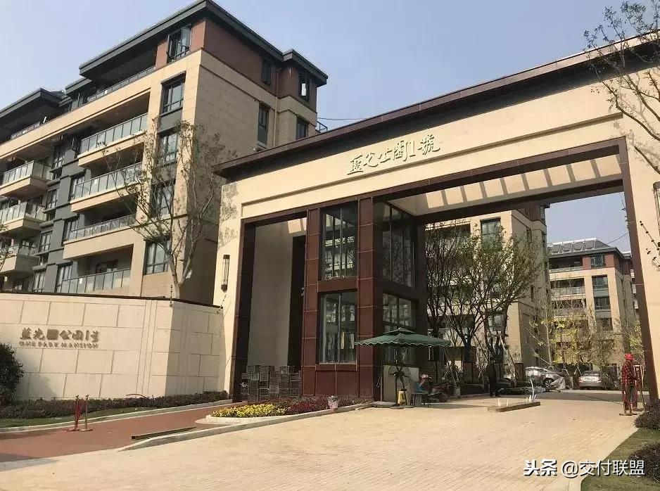 各楼盘送的入户的大门质量,小区大门排行