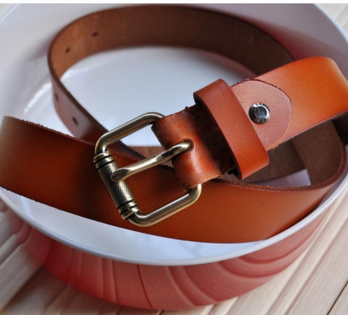 农村现割牛皮带,农村集市20元一根现割牛皮带