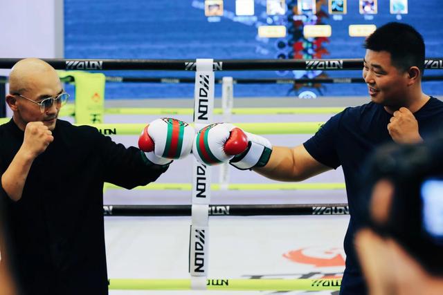 武僧一龙腰伤是怎么治疗的,一龙恢复腰伤的视频