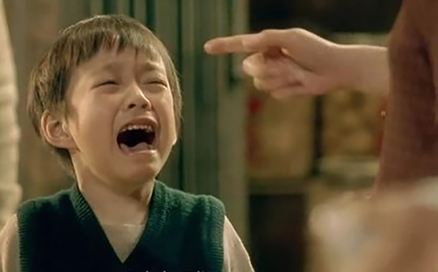 “奶奶好还是妈妈好”？老人这样的问话，看似逗娃，却是在害娃