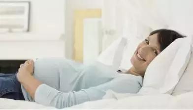 二胎疤痕子宫胎儿多大可以顺产,二胎子宫疤痕薄胎儿入盆危险吗