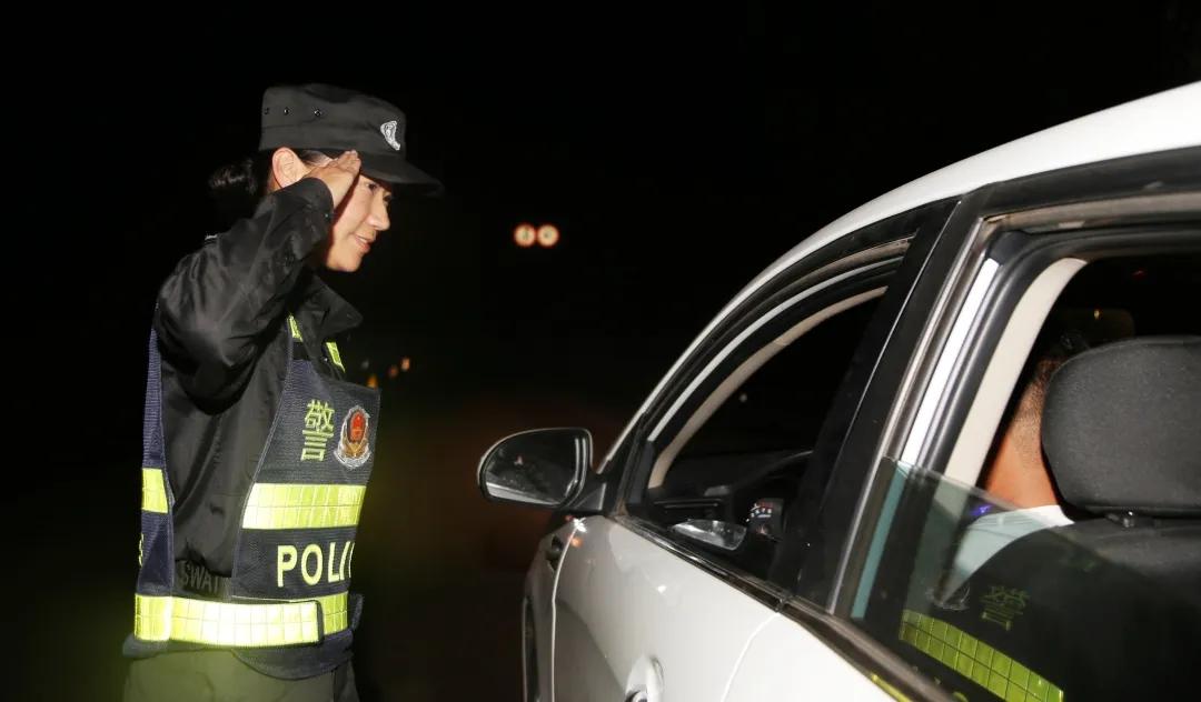 明月装饰了窗谁装饰了你的梦,明月装饰了别人的梦