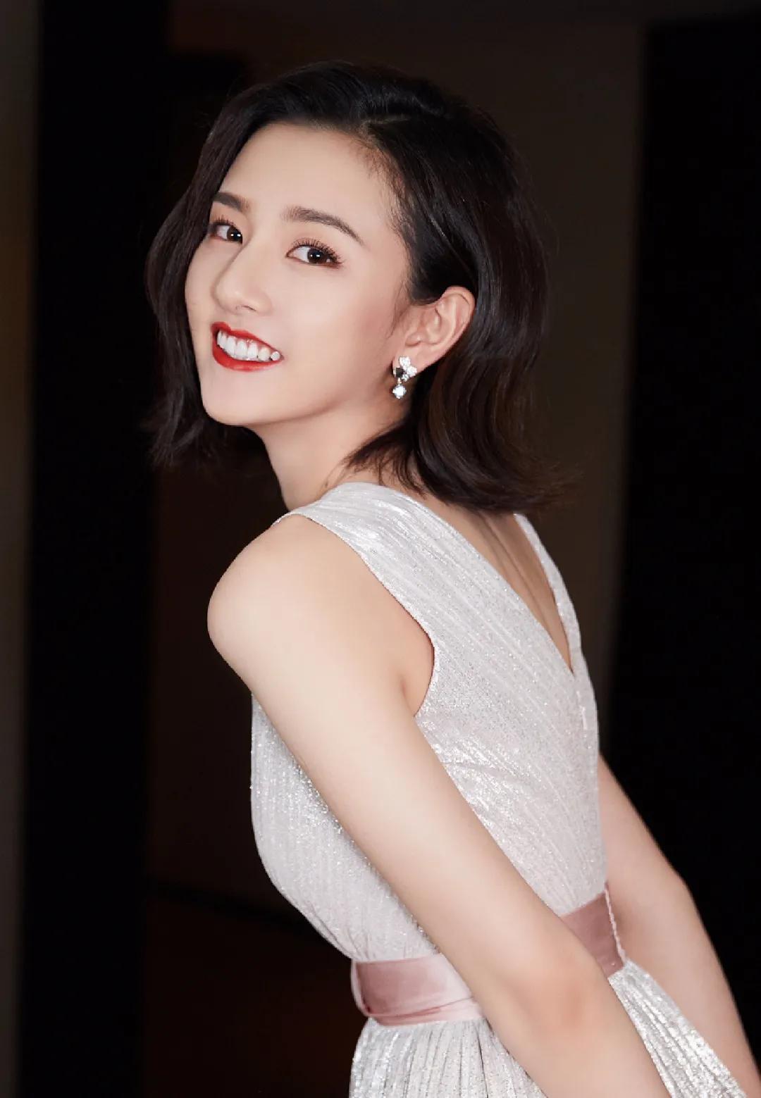 你的五官看起来很好画,你的五官是什么风格