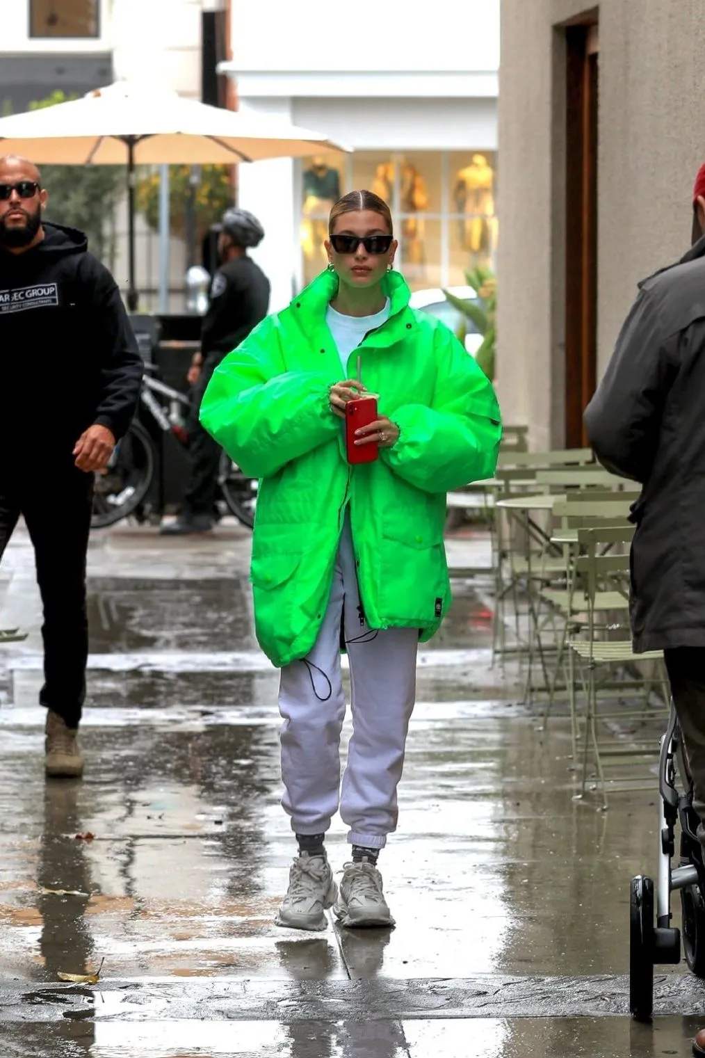 立秋爱美的女人流行穿“卫裤”,腿粗星人的福星,一年四季不过时