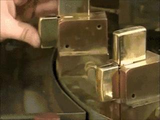 zippo打火机制造全过程,男生喜欢什么样的zippo打火机