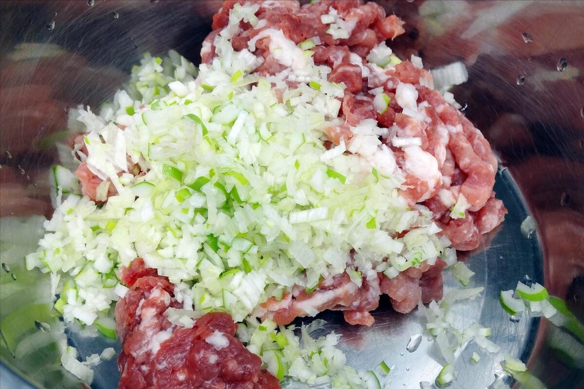 怎么调肉馅油润,自己调的肉馅为啥发酸
