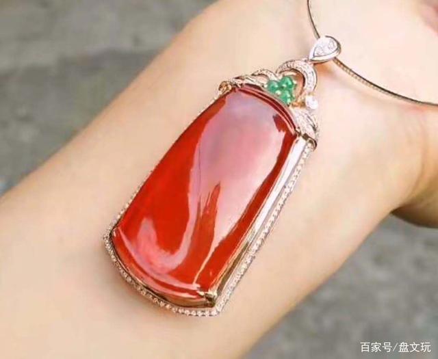 翡翠海蓝之谜是什么颜色,乌鸡翡翠什么颜色价值高