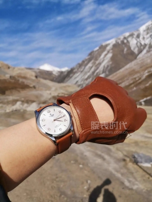 网友晒自己微信好友数量,网友晒1300手表