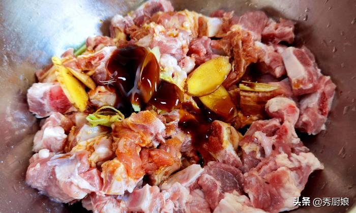 炖排骨不要糖色家常做法,炖排骨不放油方法