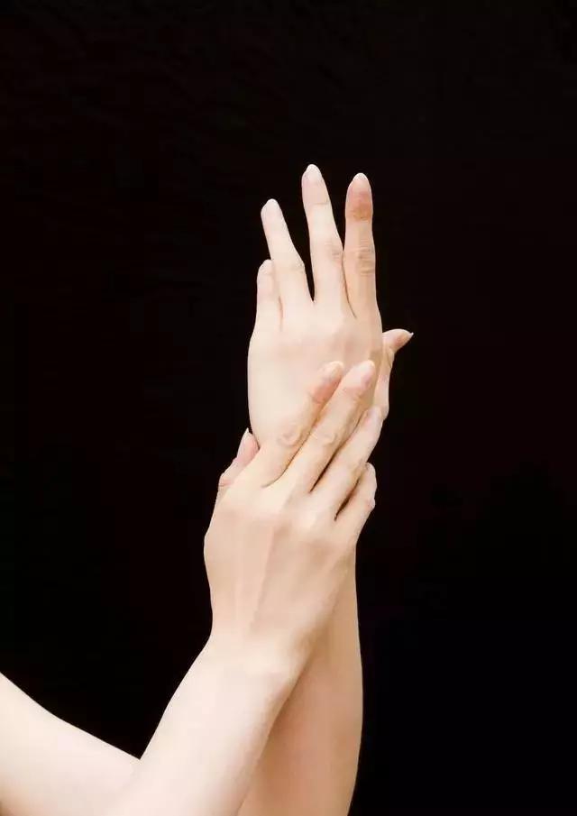 男人用五种称呼说明爱上你啦,两性相处敢叫这2个称呼才是爱你