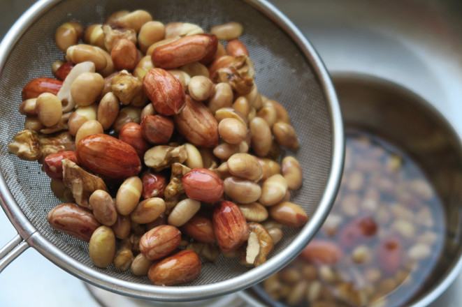 打豆浆，千万不要直接打成浆，早餐店老板说：加1步，豆浆更香浓