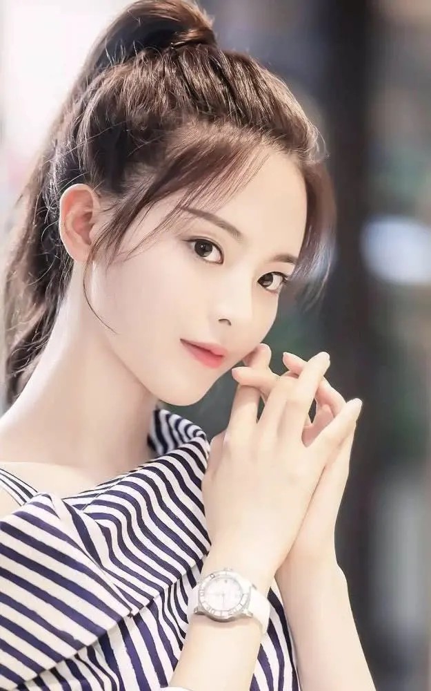 因爱哭连上热搜，唱歌破音却红的发紫，网友：这是什么神仙运气