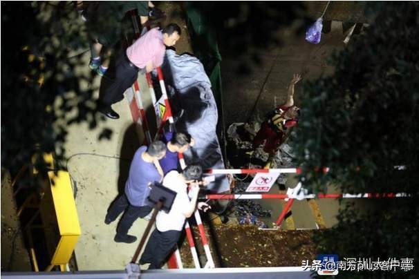 深圳暴雨引发洪水5人死亡6人失联,深圳暴雨引发洪水多人被冲走
