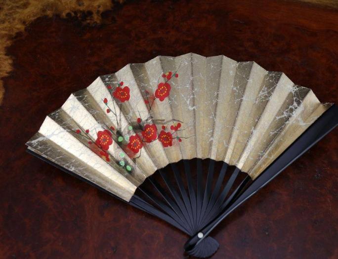 从纳凉工具到 “贵族标配”，日本折扇展示出哪些文化特色？