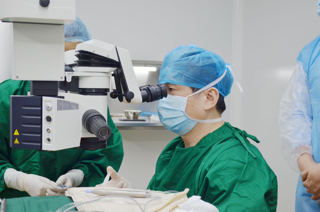 甲状腺相关性眼病临床上有家族聚集性的特征，是一类多基因遗传病