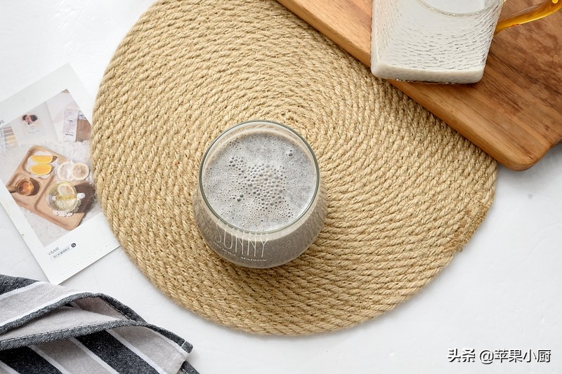 香蕉加黑芝麻加牛奶的功效,香蕉胡萝卜黑芝麻蜂蜜牛奶可以吗