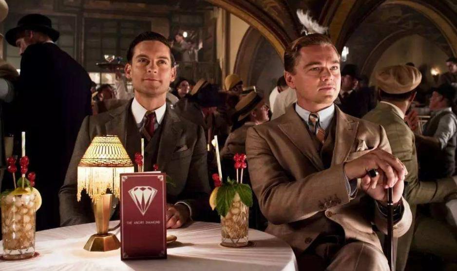 《了不起的盖茨比》:美貌的黛西被金钱异化,过着漫漫“幸福”路