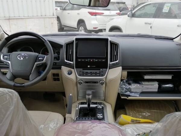 16款丰田陆巡5700,沙漠之鹰途乐