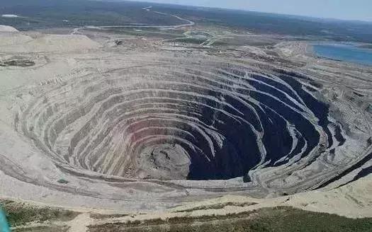 钻石的原石原来长这样,钻石的原石是特别的轻又硬