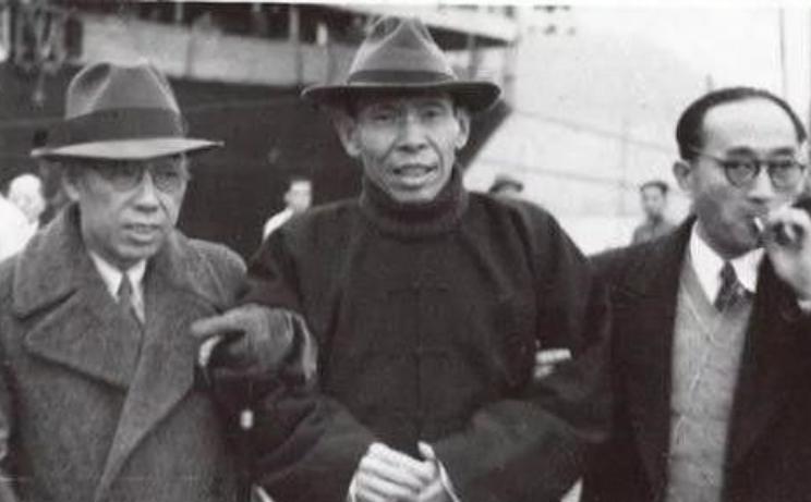 晚年杜月笙，蒋介石拉拢，大陆挽留，却还是挤在一个三室一厅小窝