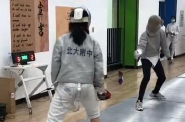 近5亿人看北大附中上学的一天，和衡中形成很大反差，是真是假