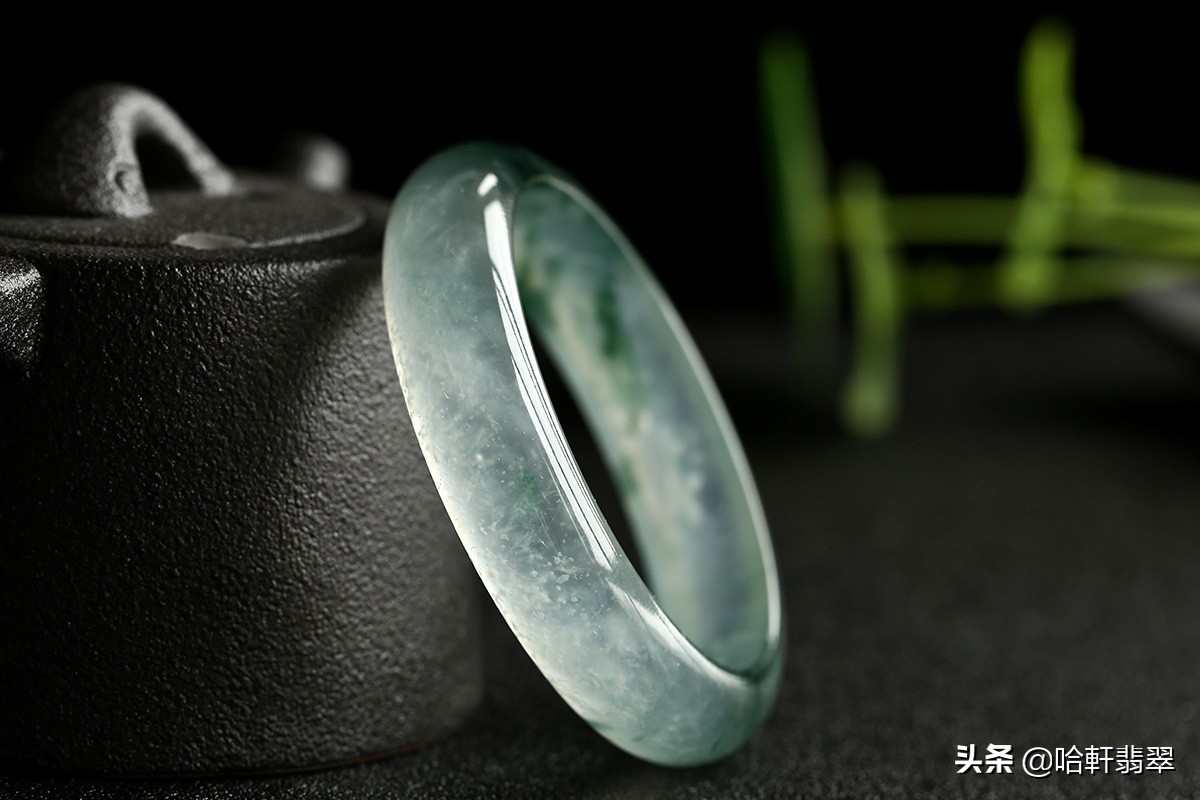 翡翠飘花戴身上会生长么,飘花翡翠戴久了变化图