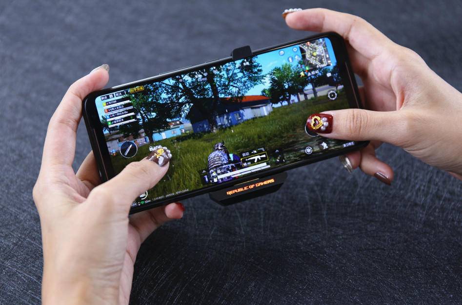 rog游戏手机2全套测评,rog游戏手机2上手体验