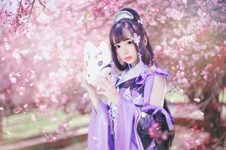 快来感受来自奶妈的爱~剑网三治疗心法cos,五七万真的美貌呀~