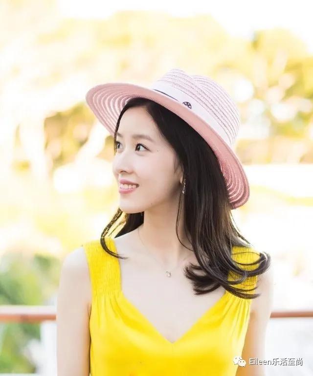 合影被裁？奶茶妹妹的千亿名媛晋级路还有多长？